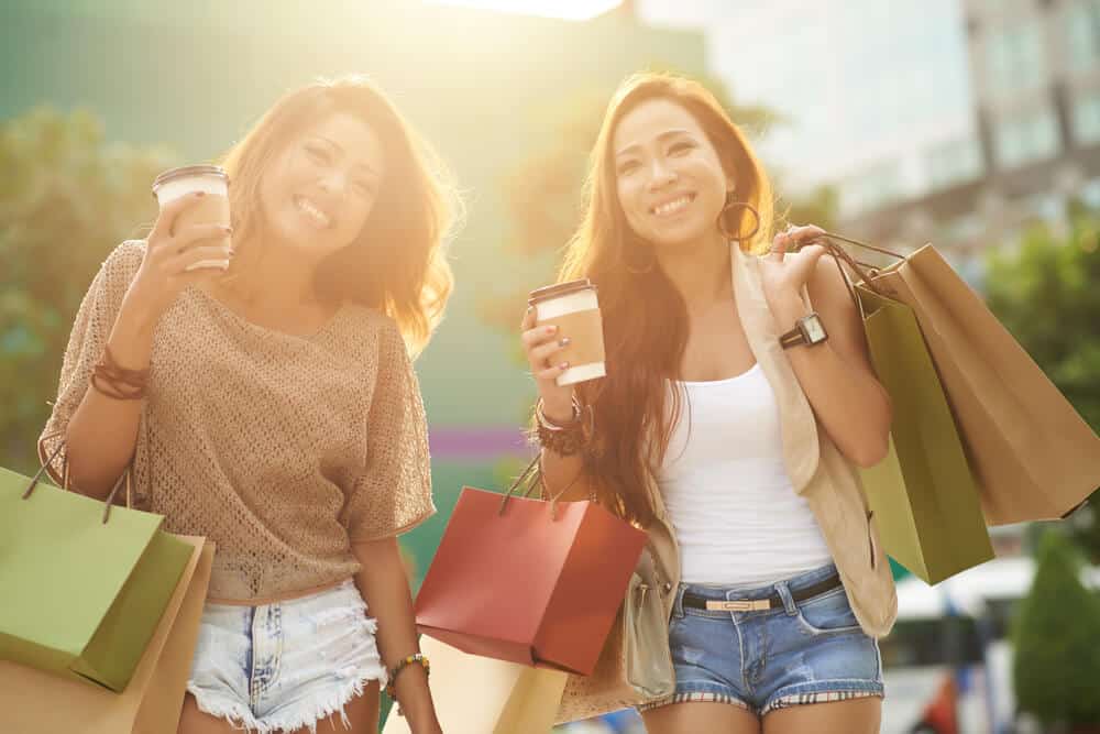 belanja baju - pakaian - shopping - 7 Alasan Anda Tidak Perlu Membeli Pakaian Berdasarkan Tren, Bijaklah Menghabiskan Uang - 7 Cara Jitu Mendapatkan Uang Tambahan pada 2019