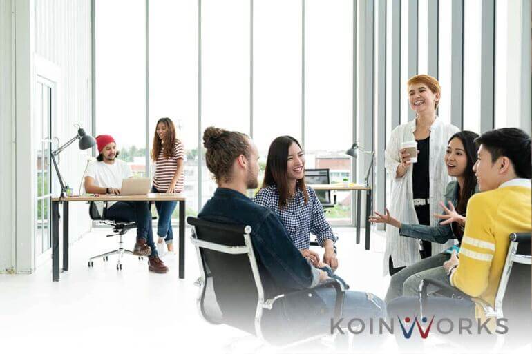 kerja sama kantor nyaman diskusi - 7 Hal yang Tidak Dilakukan oleh Orang-orang Produktif- digital marketing