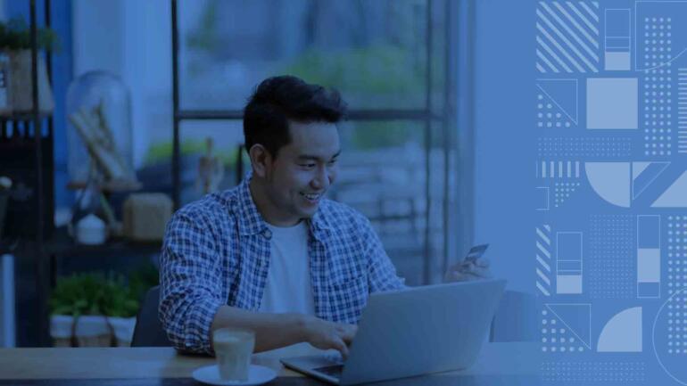 menggunakan kartu kredit untuk kebutuhan pribadi