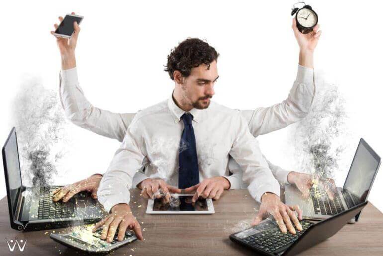 multitasking - 4 Alasan Utama yang Membuat Banyak Orang Mengubur Impian Mereka -7 Tanda Anda Bekerja Berlebihan, Yuk Utamakan Kesehatan Anda!