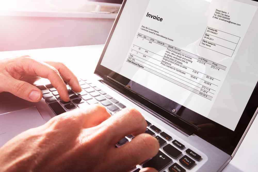 membuat invoice dengan cara menggunakan laptop