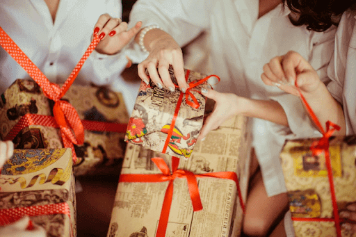 tips membangun keterikatan emosi dengan konsumen bisnis parcel